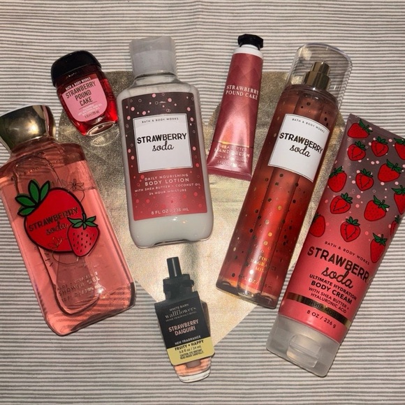NEW Bath & Body Works Strawbery Soda + Free Gifts! - Picture 2 of 6